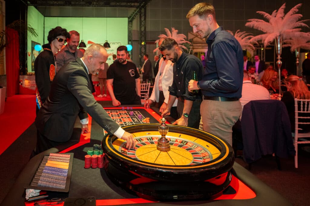 Original Roulette-Tisch mit Croupier